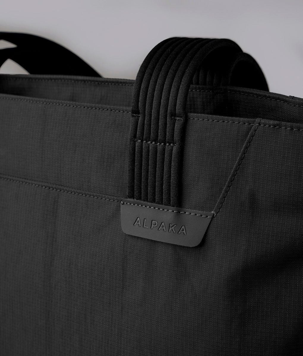  ALPAKA Flight Tote 