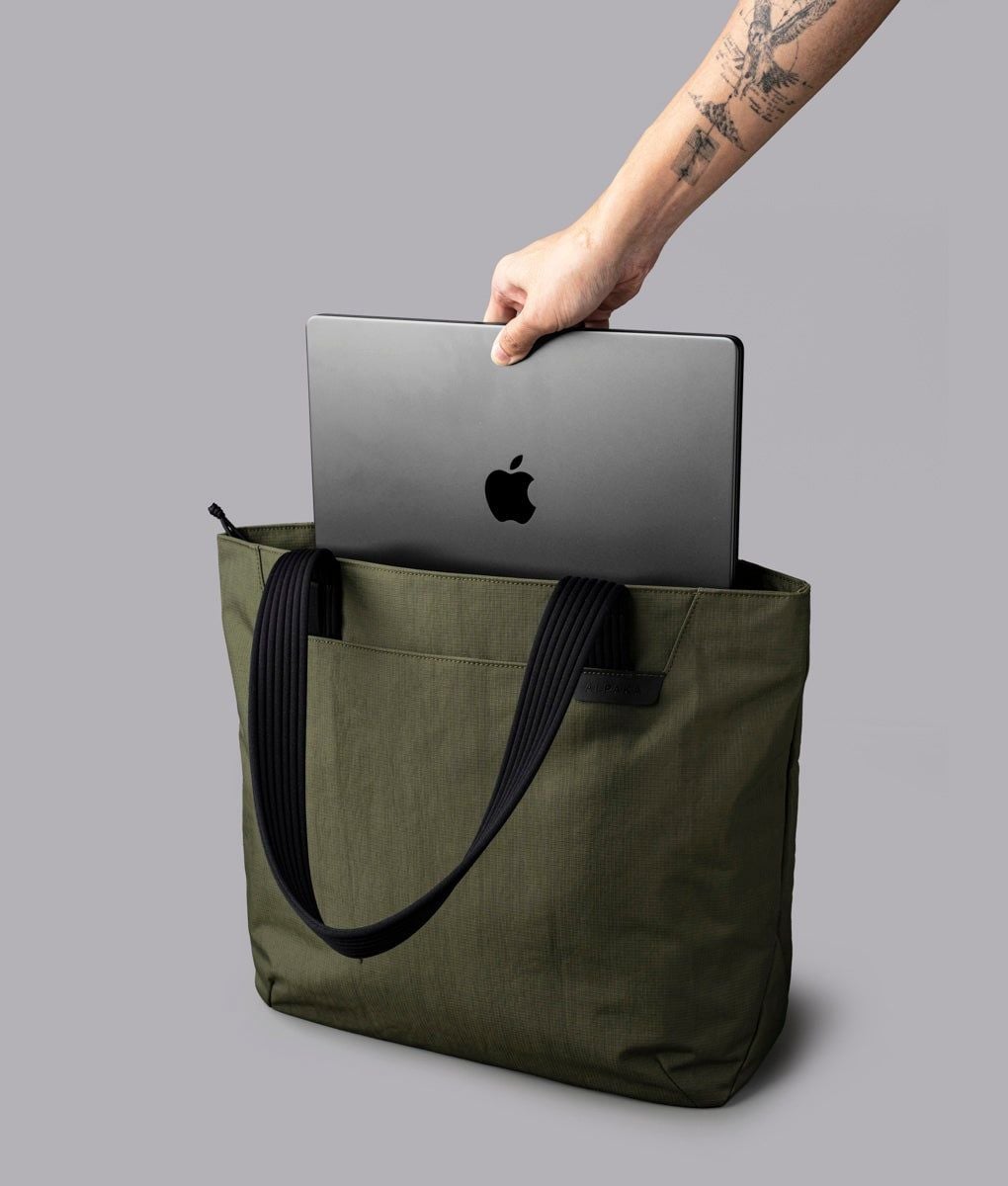  ALPAKA Flight Tote 