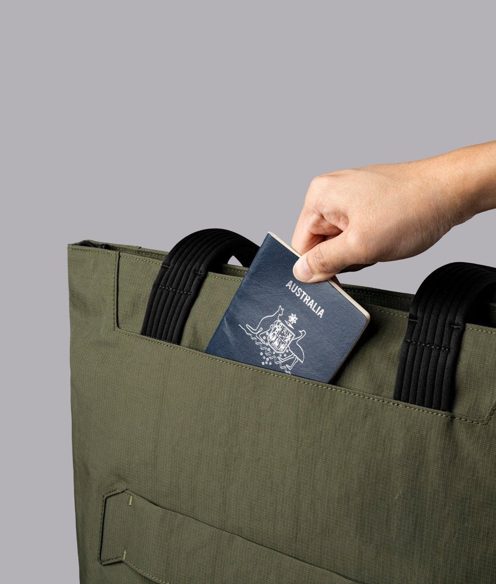  ALPAKA Flight Tote 