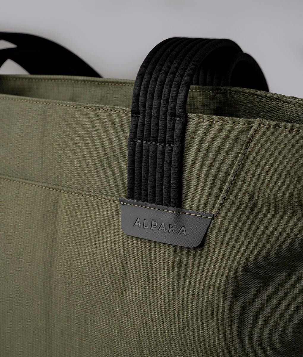  ALPAKA Flight Tote 