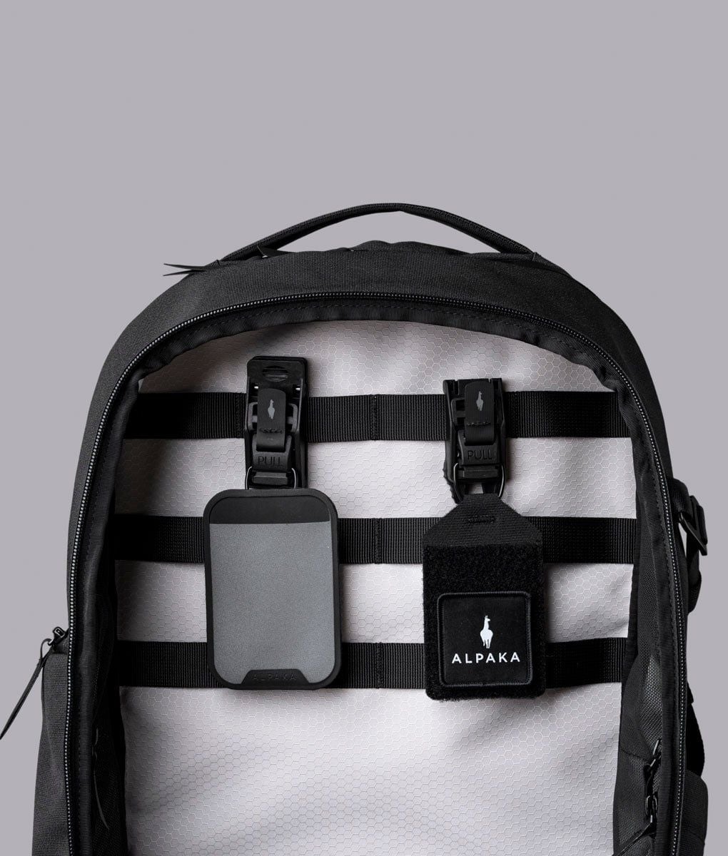  ALPAKA HUB Cardholder 