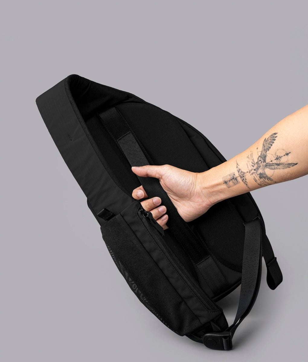  ALPAKA Metro Crossbody – Right Shoulder 