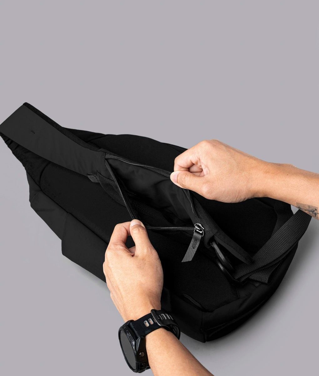  ALPAKA Metro Crossbody – Right Shoulder 