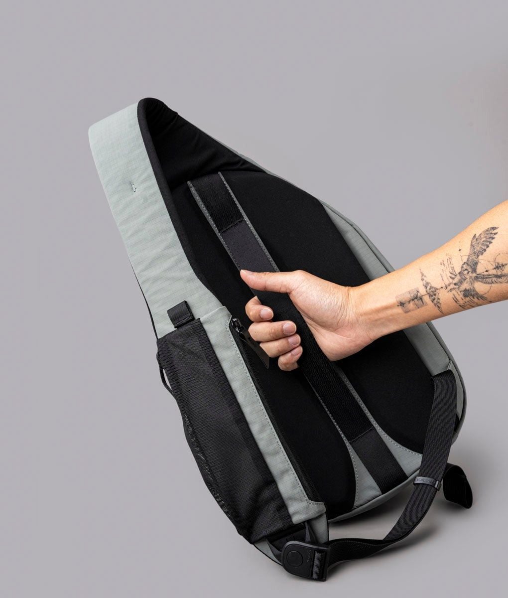  ALPAKA Metro Crossbody – Right Shoulder 