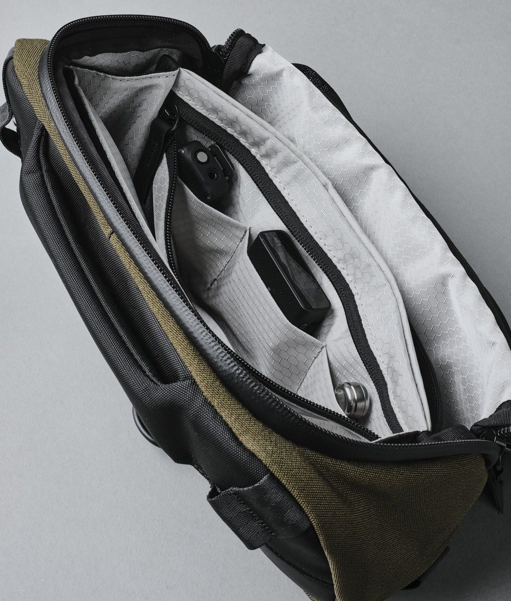  ALPAKA Vertex Pouch 