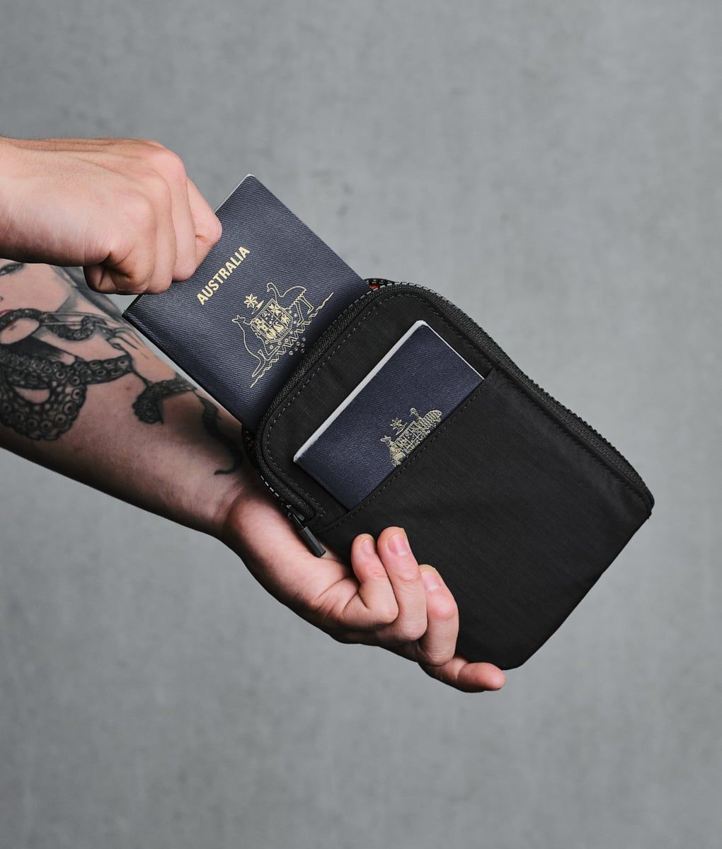  ALPAKA Zip Travel Wallet 