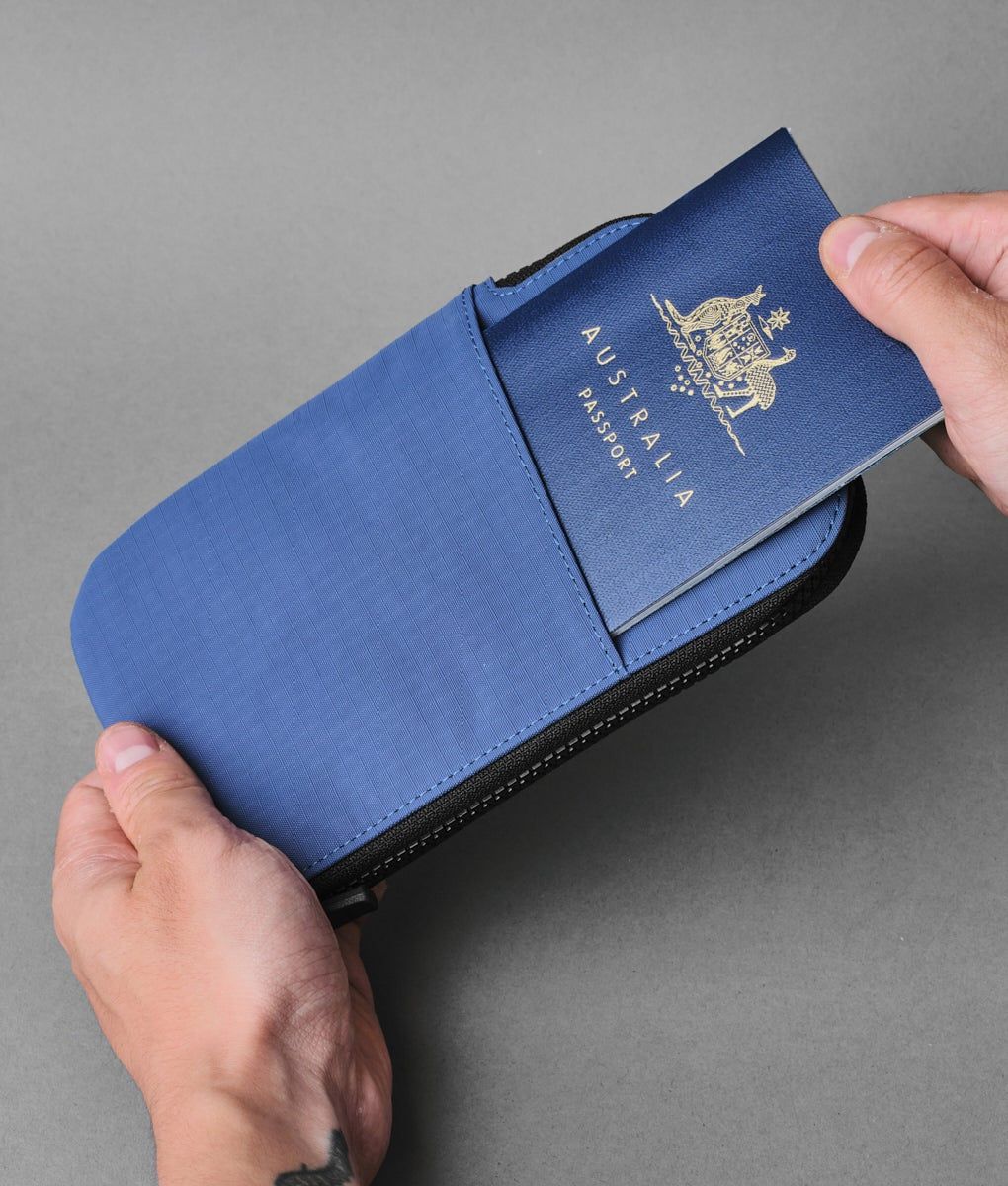  ALPAKA Zip Travel Wallet 