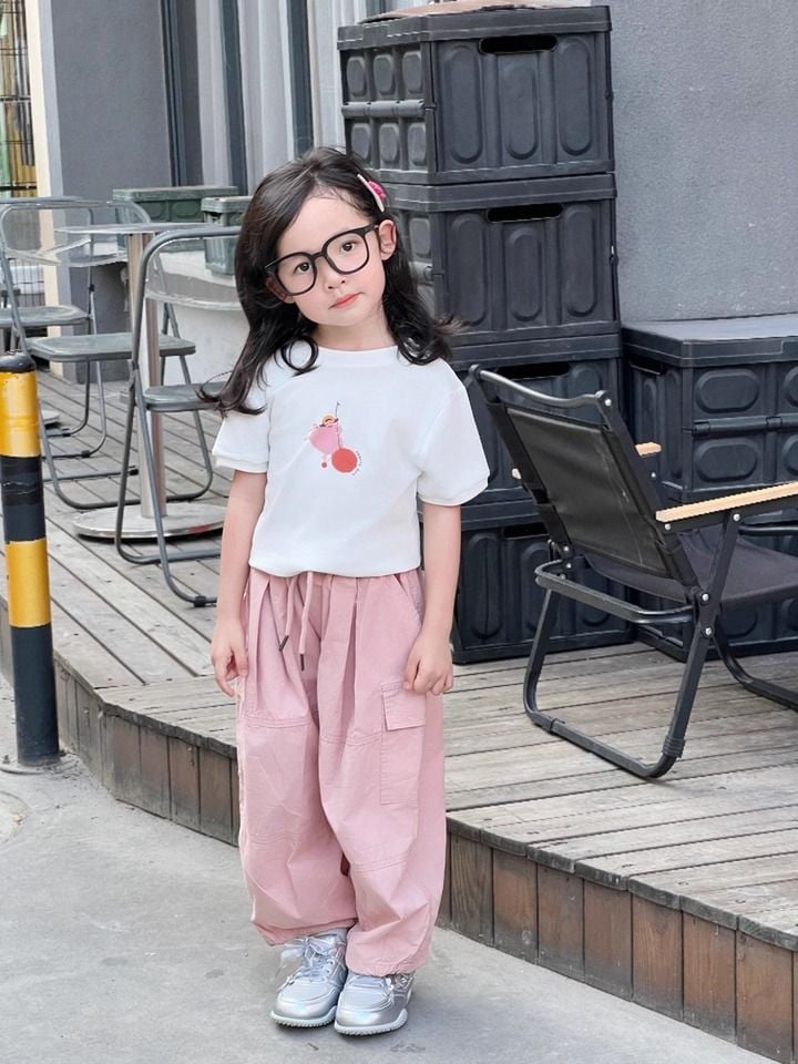 Set Áo Cotton Trắng Croptop Dễ Thương Phối Quần Kaki Dài Hồng Túi Hộp