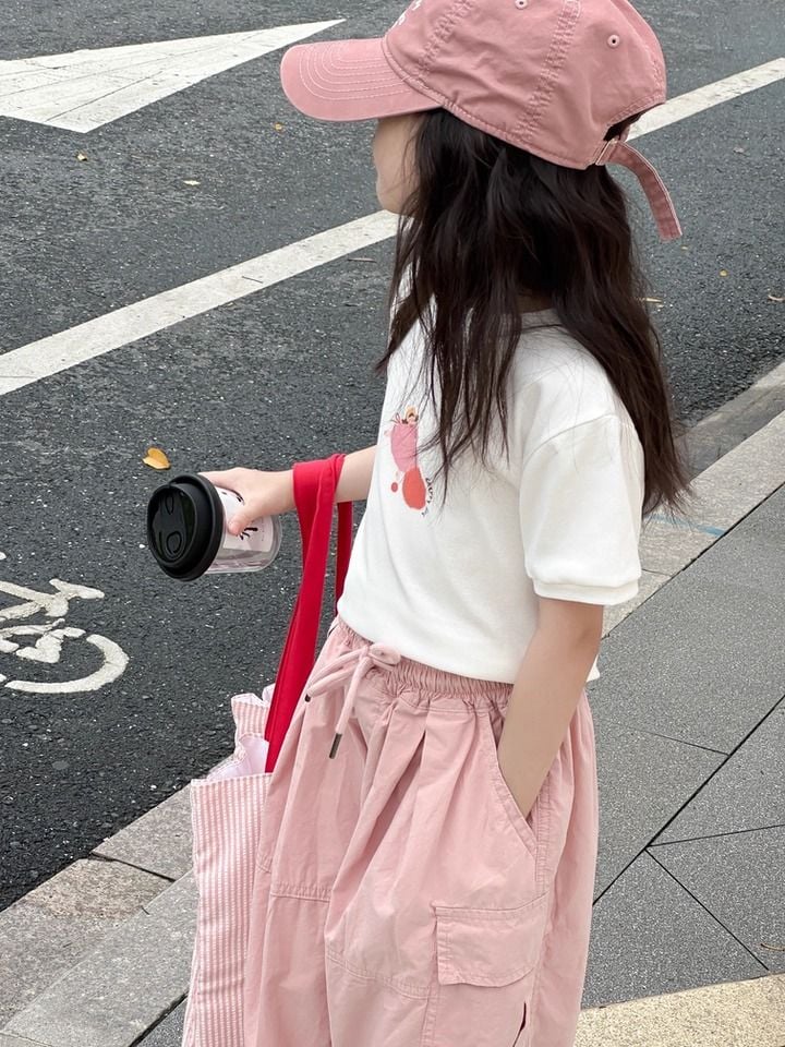 Set Áo Cotton Trắng Croptop Dễ Thương Phối Quần Kaki Dài Hồng Túi Hộp