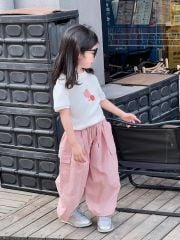 Set Áo Cotton Trắng Croptop Dễ Thương Phối Quần Kaki Dài Hồng Túi Hộp