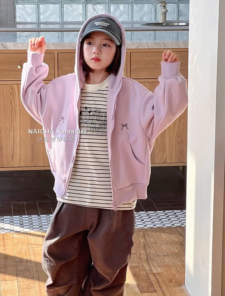 Áo Khoác Bé Gái Nỉ Da Cá Form Boxy Có Nón Thêu Nơ