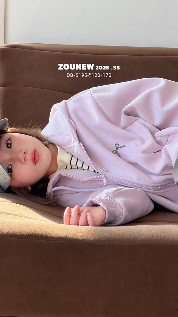 Áo Khoác Bé Gái Nỉ Da Cá Form Boxy Có Nón Thêu Nơ