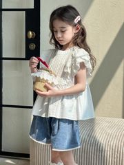 Set Áo Thô Trắng Ngực Xếp Ly Tay Phối Bèo Mix Quần Short Jean Phối Ren