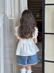 Set Áo Thô Trắng Ngực Xếp Ly Tay Phối Bèo Mix Quần Short Jean Phối Ren