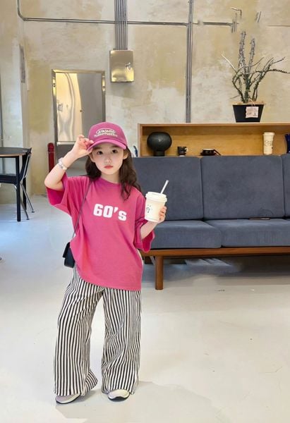 Set Bé Gái Trendy Áo Form Rộng Cotton 4C Quần Dài Ống Suông Vải Sọc Xốp