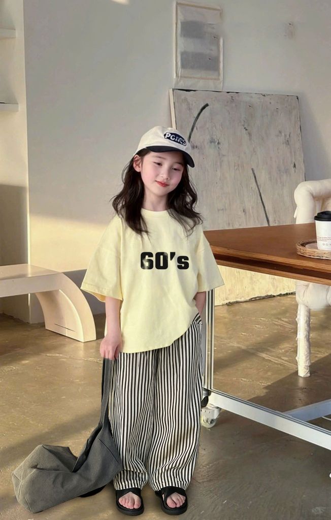 Set Bé Gái Trendy Áo Form Rộng Cotton 4C Quần Dài Ống Suông Vải Sọc Xốp