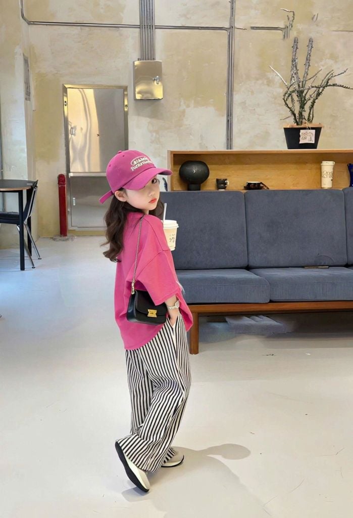 Set Bé Gái Trendy Áo Form Rộng Cotton 4C Quần Dài Ống Suông Vải Sọc Xốp