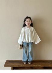 Set Tiểu Thư Áo Thêu Trắng Dài Tay Phối Khuy Quần Jean Giặt Mài Ống Loe