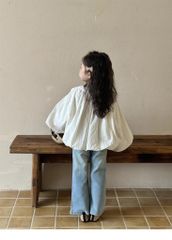 Set Tiểu Thư Áo Thêu Trắng Dài Tay Phối Khuy Quần Jean Giặt Mài Ống Loe