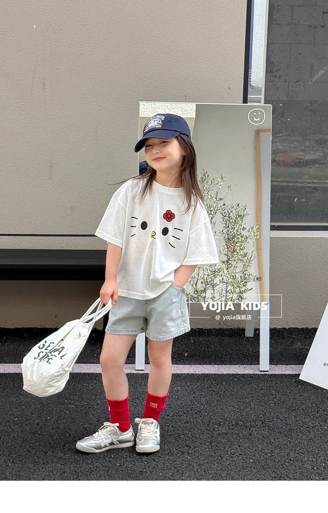 Set Áo Cotton Form Rộng Đáng Yêu Phối Quần Jean Short Giặt Mài