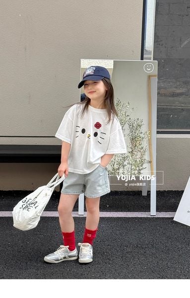 Set Áo Cotton Form Rộng Đáng Yêu Phối Quần Jean Short Giặt Mài