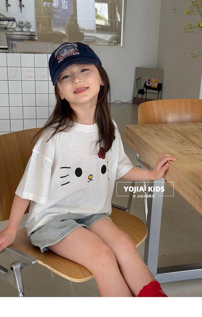 Set Áo Cotton Form Rộng Đáng Yêu Phối Quần Jean Short Giặt Mài