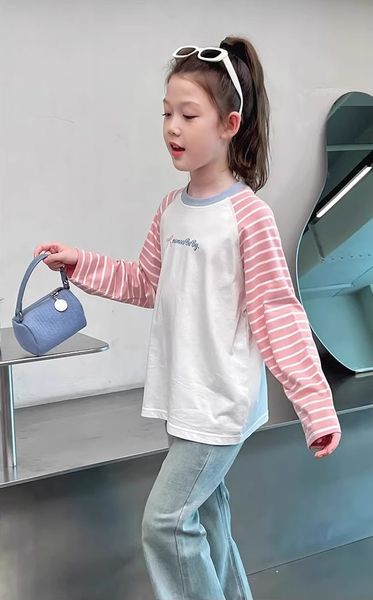 Set Áo Cotton Raglan Dài Tay Kẻ Hồng Quần Jean Giặt Mài Form Suông