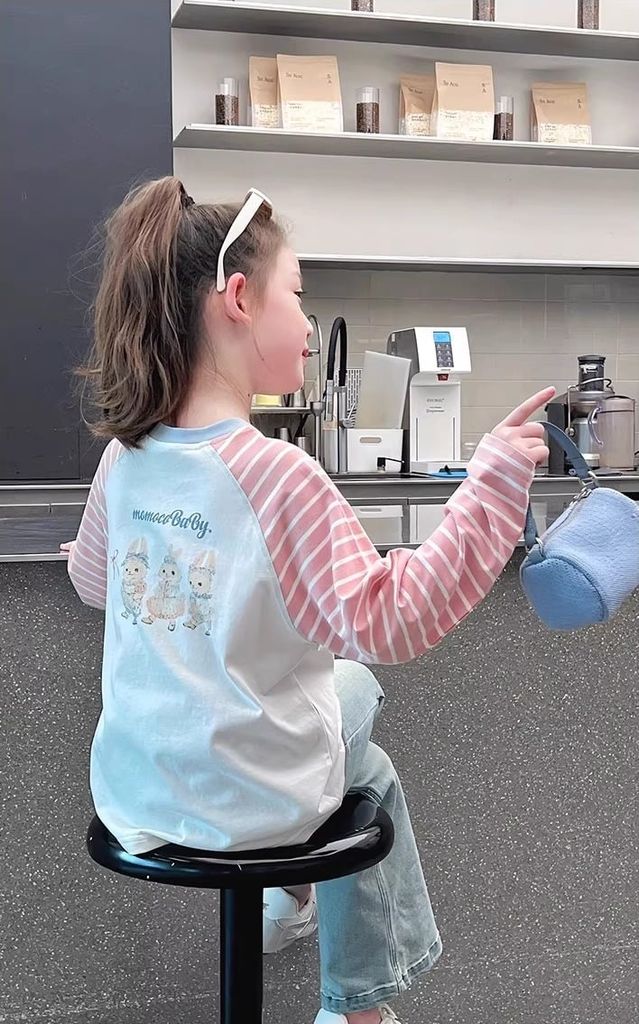 Set Áo Cotton Raglan Dài Tay Kẻ Hồng Quần Jean Giặt Mài Form Suông