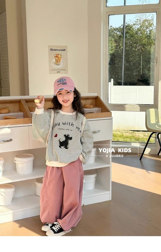 Set Áo Dài Tay Kẻ Sọc Hình Chú Cún Phối Quần Kaki Form Rộng