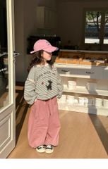 Set Áo Dài Tay Kẻ Sọc Hình Chú Cún Phối Quần Kaki Form Rộng