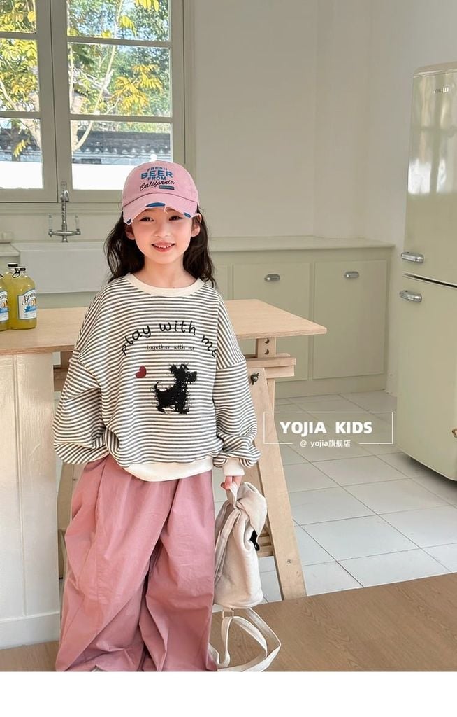 Set Áo Dài Tay Kẻ Sọc Hình Chú Cún Phối Quần Kaki Form Rộng