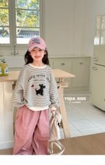 Set Áo Dài Tay Kẻ Sọc Hình Chú Cún Phối Quần Kaki Form Rộng