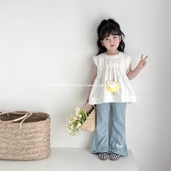 Set Áo Thô Cotton Trắng Quần Jean Mềm Ống Loe Đính Nơ