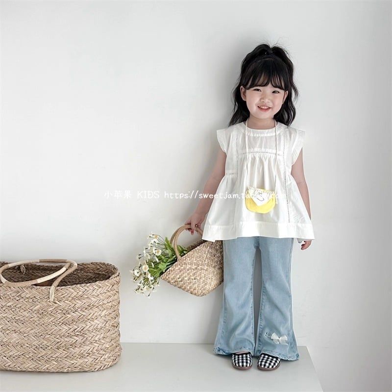 Set Áo Thô Cotton Trắng Quần Jean Mềm Ống Loe Đính Nơ