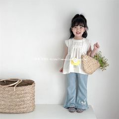 Set Áo Thô Cotton Trắng Quần Jean Mềm Ống Loe Đính Nơ