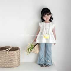 Set Áo Thô Cotton Trắng Quần Jean Mềm Ống Loe Đính Nơ