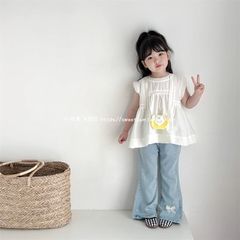 Set Áo Thô Cotton Trắng Quần Jean Mềm Ống Loe Đính Nơ