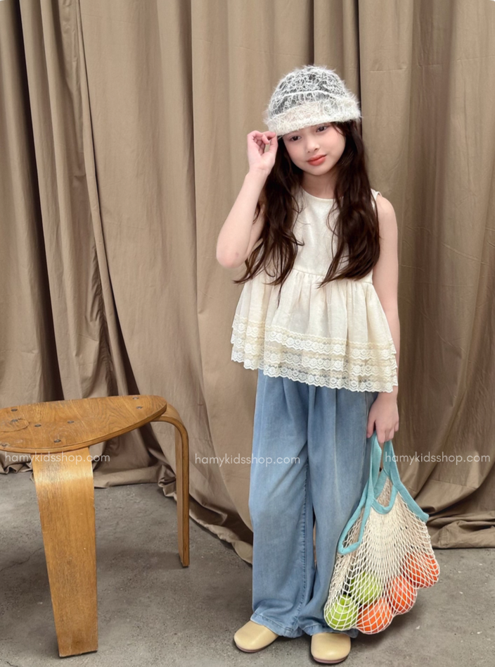 Set Bé Gái Áo Phối Ren 3 Tầng Quần Jean Dài Giặt Mài Form Rộng