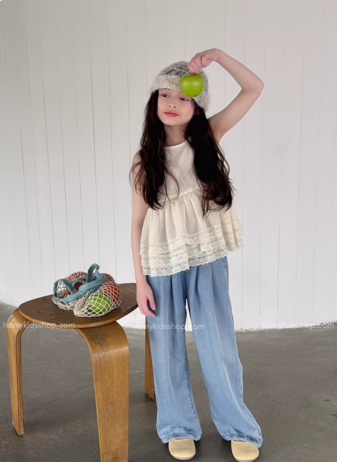 Set Bé Gái Áo Phối Ren 3 Tầng Quần Jean Dài Giặt Mài Form Rộng