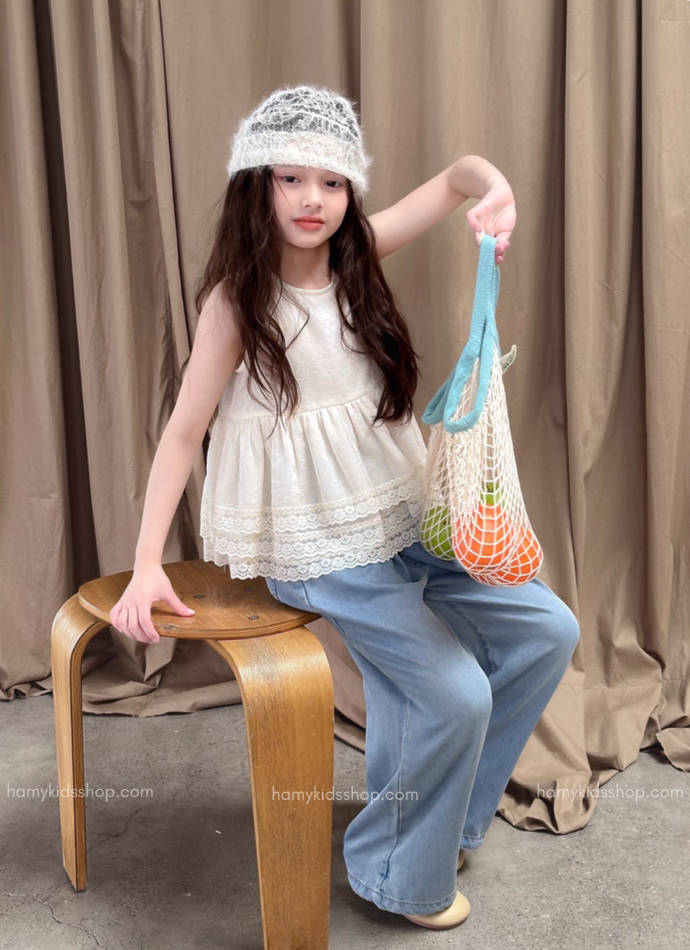 Set Bé Gái Áo Phối Ren 3 Tầng Quần Jean Dài Giặt Mài Form Rộng