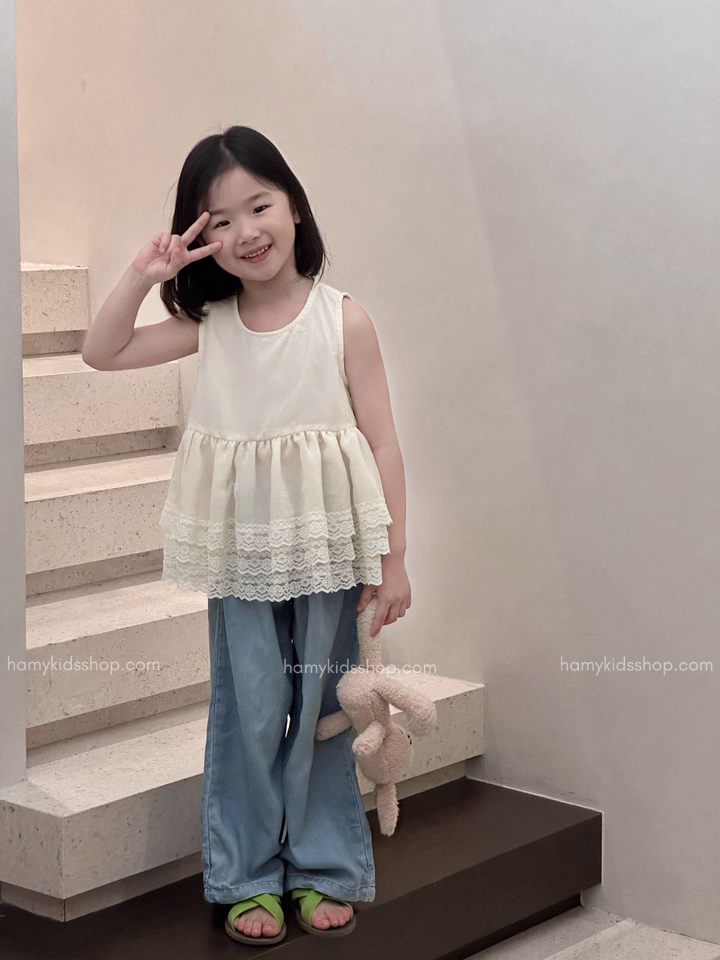 Set Bé Gái Áo Phối Ren 3 Tầng Quần Jean Dài Giặt Mài Form Rộng