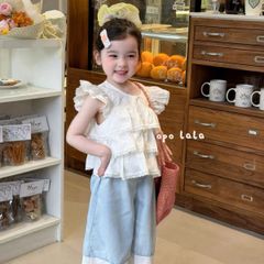 Set Bé Gái Áo Thô Trắng 3 Tầng Phối Ren Mix Quần Jean Form Suông