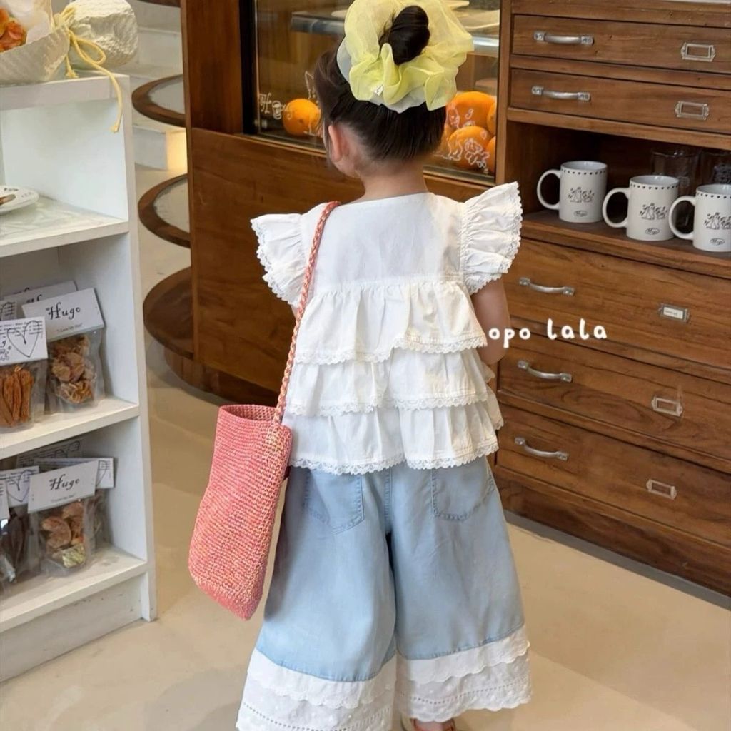 Set Bé Gái Áo Thô Trắng 3 Tầng Phối Ren Mix Quần Jean Form Suông