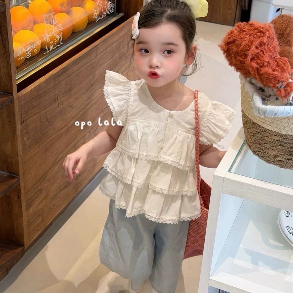 Set Bé Gái Áo Thô Trắng 3 Tầng Phối Ren Mix Quần Jean Form Suông