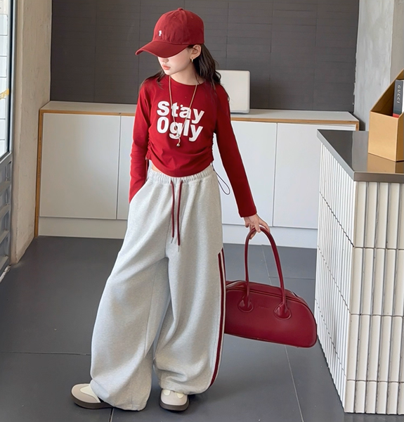 Set Dài Tay Cá Tính Áo Đỏ Quần Nỉ Suông Trendy