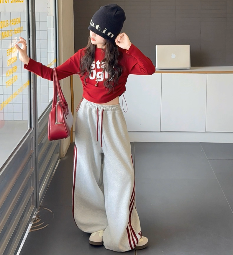 Set Dài Tay Cá Tính Áo Đỏ Quần Nỉ Suông Trendy