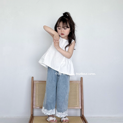 Set Áo Thô Cotton Trắng Phối Quần Jean Dài Đính Ren
