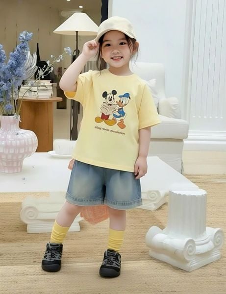 Sét Áo Thun Vàng In Hình Mickey Và Donald Mix Quần Short Jean