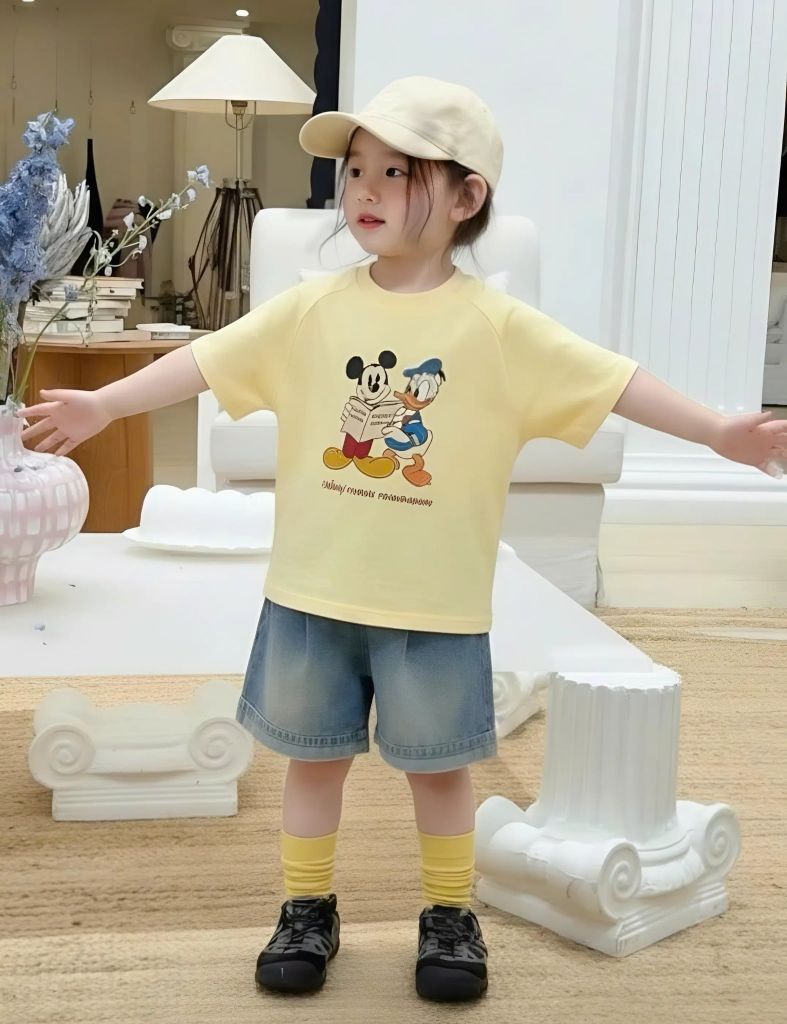 Sét Áo Thun Vàng In Hình Mickey Và Donald Mix Quần Short Jean