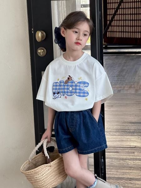 Set Áo Trắng Thêu Hình Chữ Phối Quần Short Jean